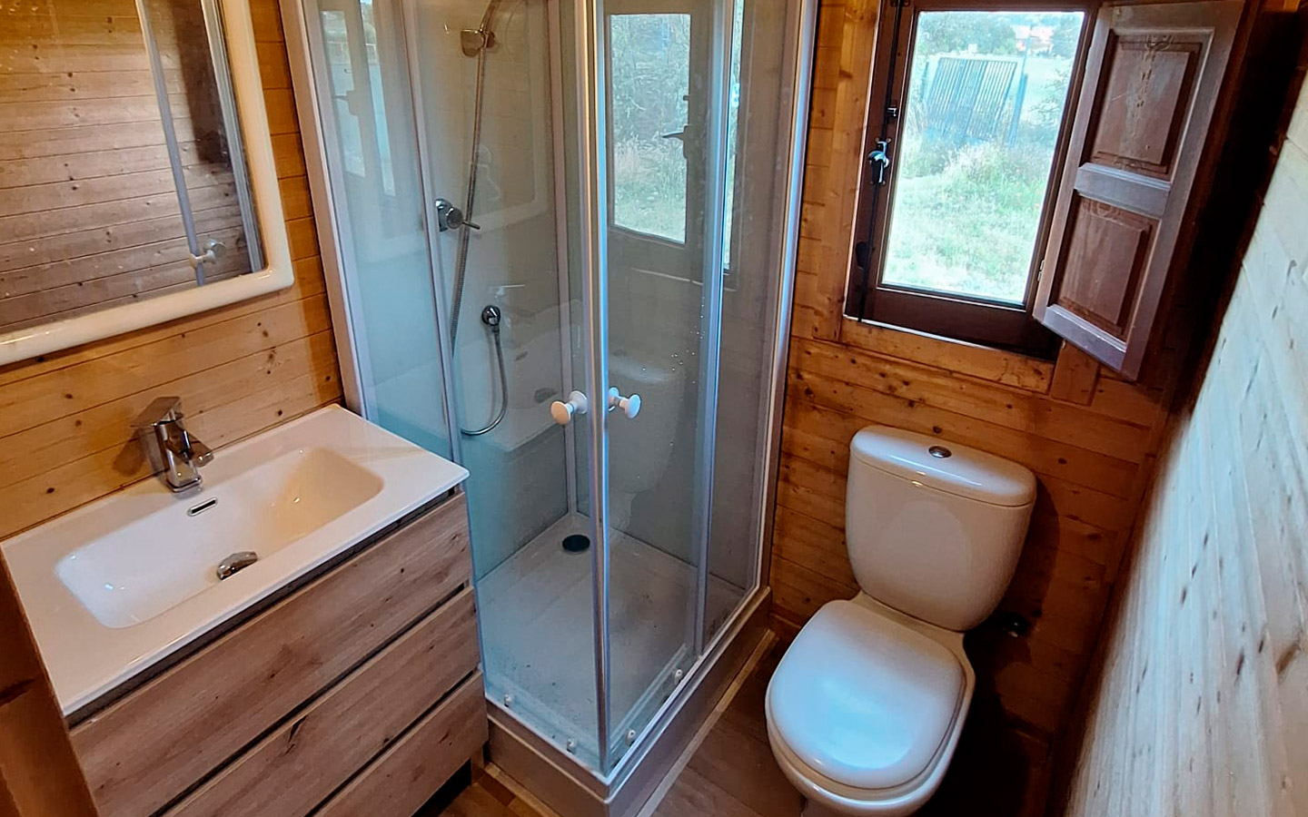 Reforma integral de baño en casa prefabricada en Guadalix de la Sierra