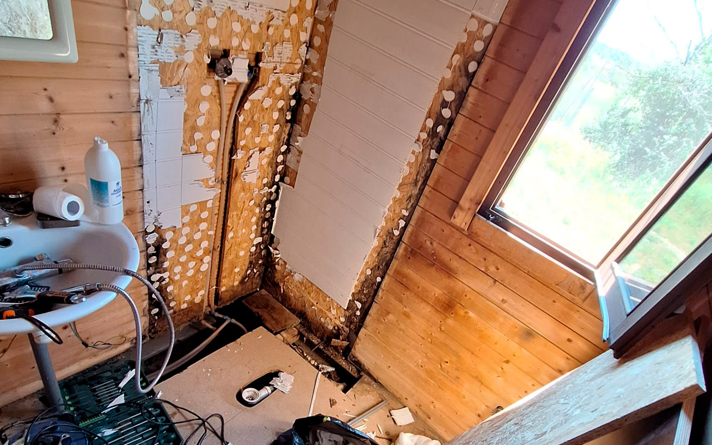 Reforma integral de baño en casa prefabricada en Guadalix de la Sierra - foto 3