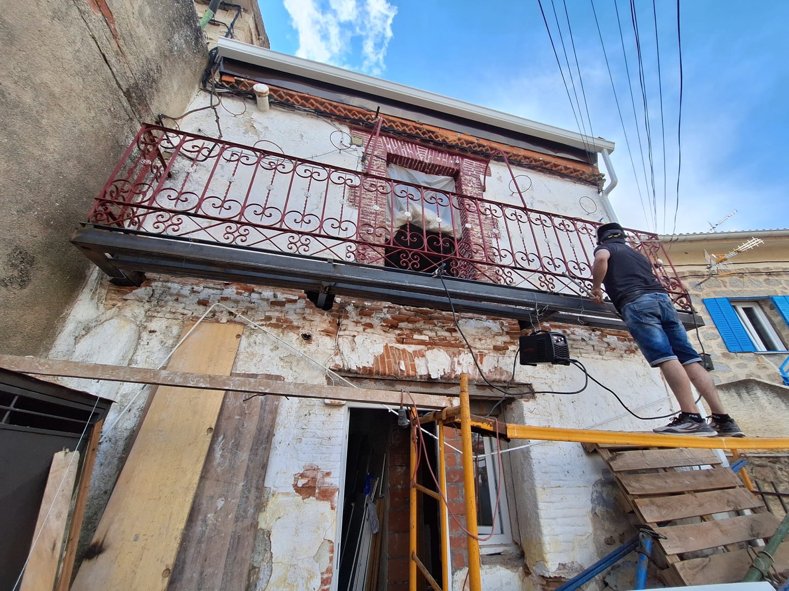 Rehabilitación estructural de balcón en Bustarviejo