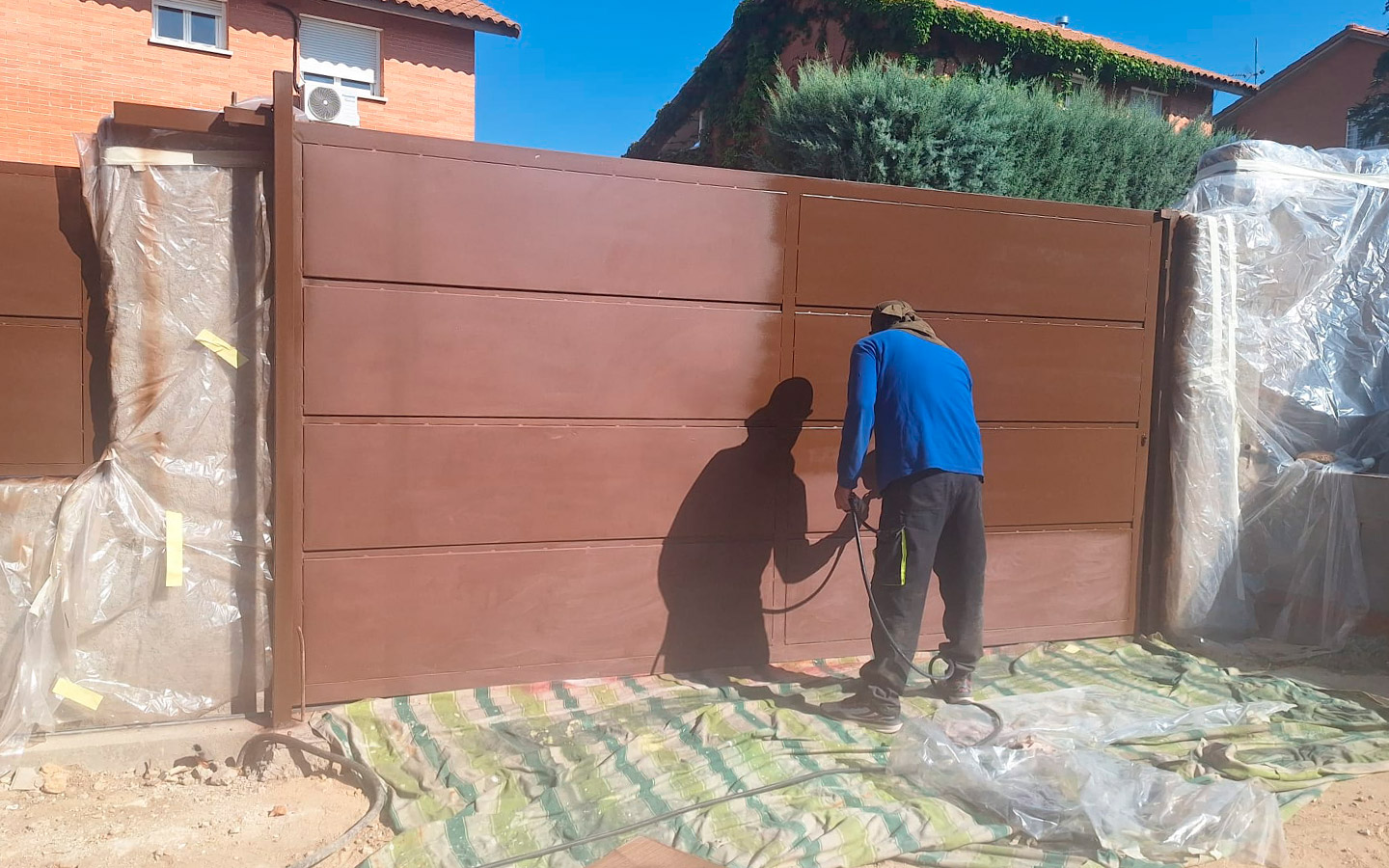 Renovación y mantenimiento de valla exterior en Soto del Real - foto 2